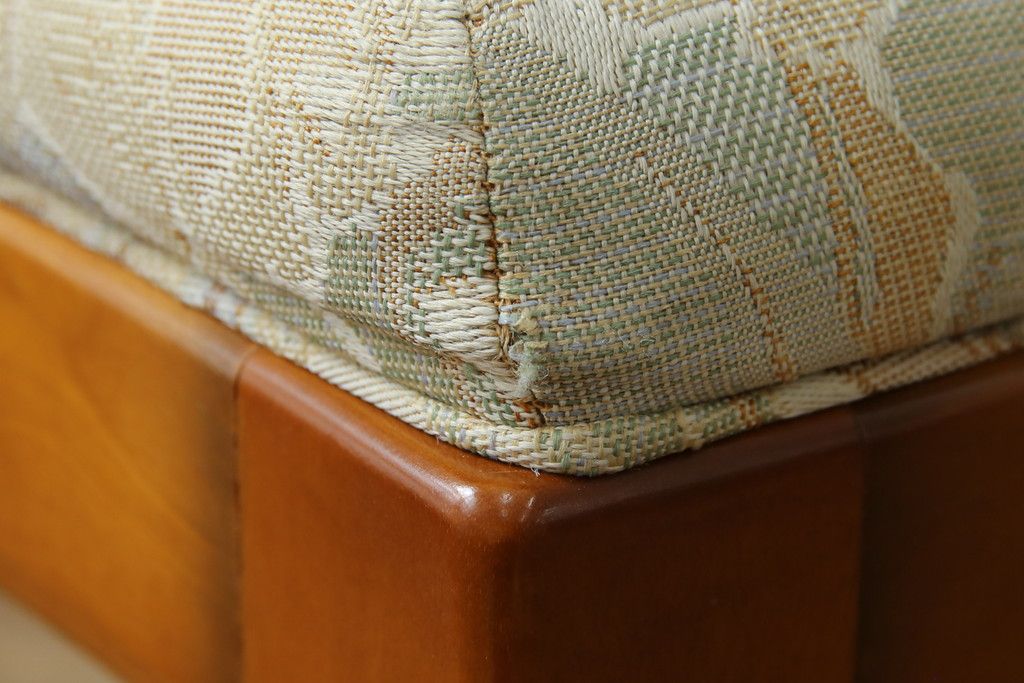 中古　横浜ダニエル(daniel)　LD(エルディー)シリーズ　A-543　品のある佇まいが素敵なチェア2脚セット(ダイニングチェア、椅子、バラ売り可能)(定価2脚で約50万円)(R-076628)