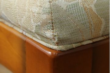 中古　横浜ダニエル(daniel)　LD(エルディー)シリーズ　A-543　品のある佇まいが素敵なチェア2脚セット(ダイニングチェア、椅子、バラ売り可能)(定価2脚で約50万円)(R-076628)