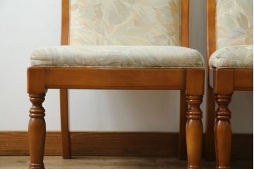 中古　横浜ダニエル(daniel)　LD(エルディー)シリーズ　A-543　品のある佇まいが素敵なチェア2脚セット(ダイニングチェア、椅子、バラ売り可能)(定価2脚で約50万円)(R-076628)