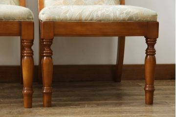 中古　横浜ダニエル(daniel)　LD(エルディー)シリーズ　A-543　品のある佇まいが素敵なチェア2脚セット(ダイニングチェア、椅子、バラ売り可能)(定価2脚で約50万円)(R-076628)