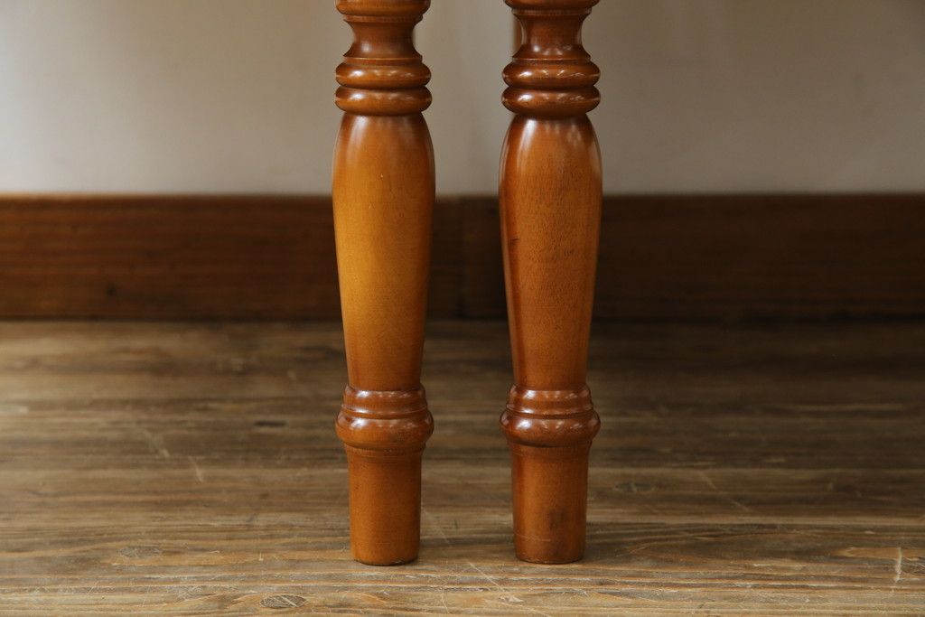 中古　横浜ダニエル(daniel)　LD(エルディー)シリーズ　A-543　品のある佇まいが素敵なチェア2脚セット(ダイニングチェア、椅子、バラ売り可能)(定価2脚で約50万円)(R-076628)