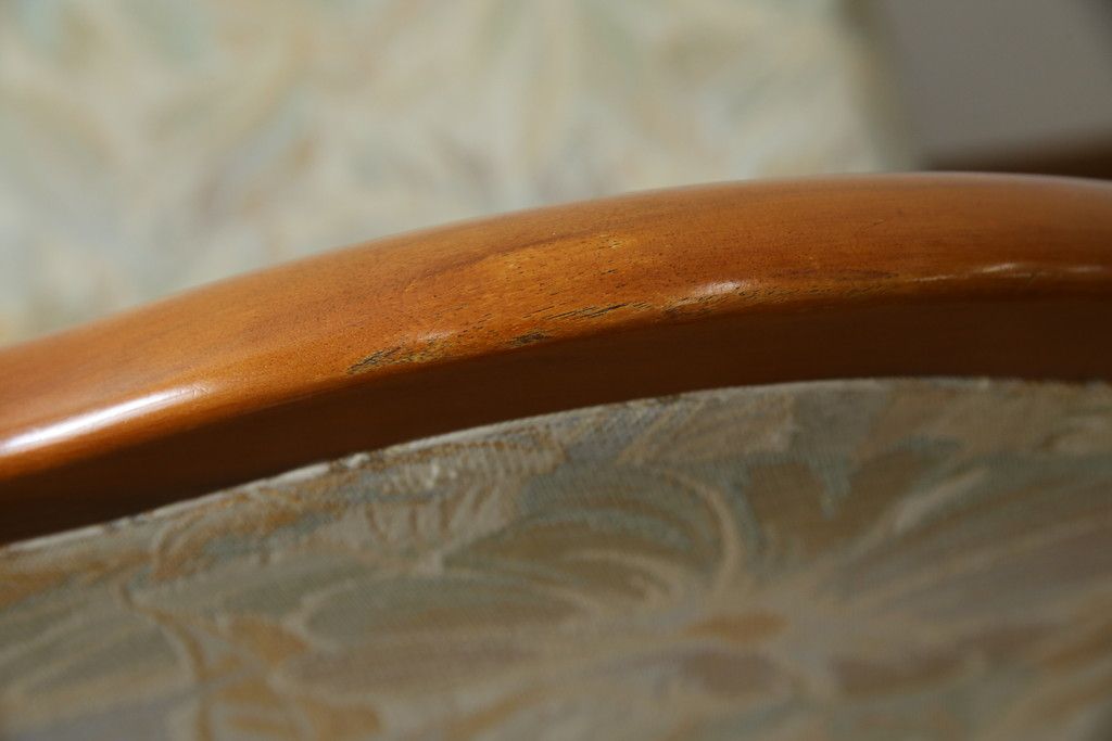 中古　横浜ダニエル(daniel)　LD(エルディー)シリーズ　A-543　品のある佇まいが素敵なチェア2脚セット(ダイニングチェア、椅子、バラ売り可能)(定価2脚で約50万円)(R-076628)