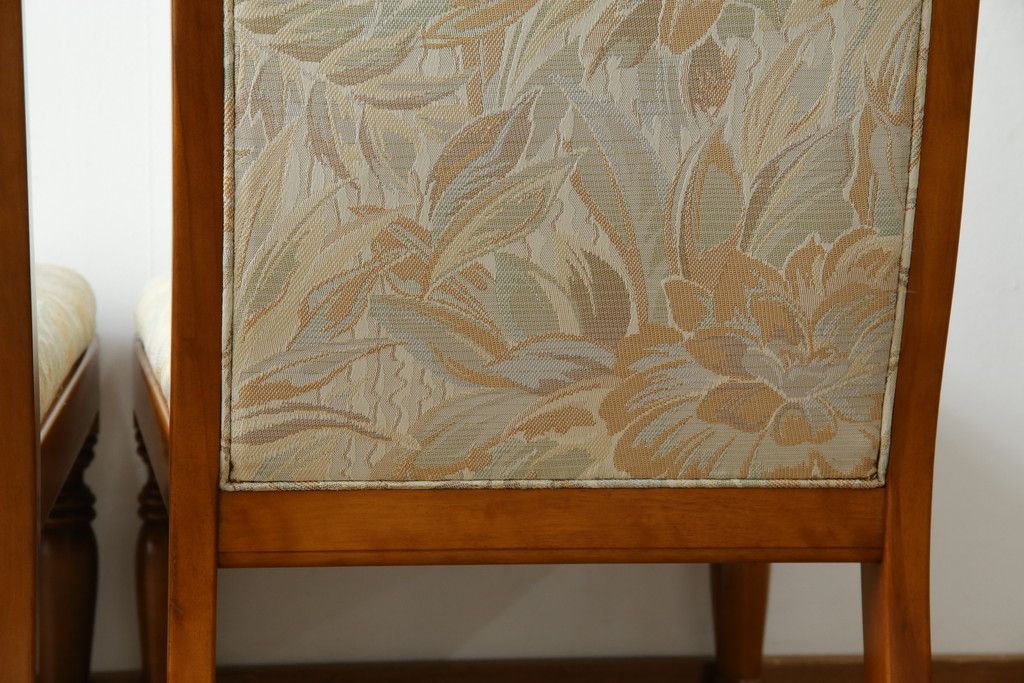 中古　横浜ダニエル(daniel)　LD(エルディー)シリーズ　A-543　品のある佇まいが素敵なチェア2脚セット(ダイニングチェア、椅子、バラ売り可能)(定価2脚で約50万円)(R-076628)