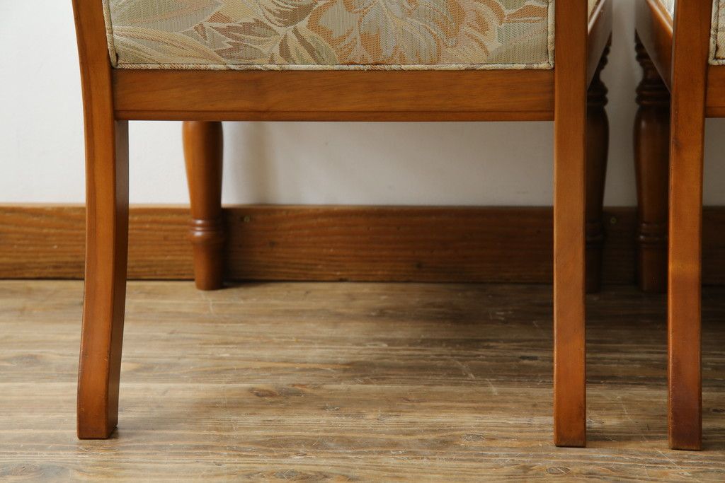 中古　横浜ダニエル(daniel)　LD(エルディー)シリーズ　A-543　品のある佇まいが素敵なチェア2脚セット(ダイニングチェア、椅子、バラ売り可能)(定価2脚で約50万円)(R-076628)