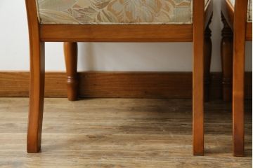 中古　横浜ダニエル(daniel)　LD(エルディー)シリーズ　A-543　品のある佇まいが素敵なチェア2脚セット(ダイニングチェア、椅子、バラ売り可能)(定価2脚で約50万円)(R-076628)