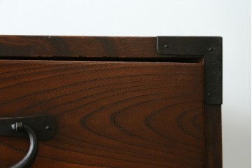 和製アンティーク　前面欅(ケヤキ)材　珍しい五丁引きの仙台箪笥　(R-076630)