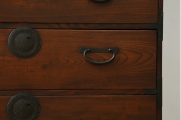 和製アンティーク　前面欅(ケヤキ)材　珍しい五丁引きの仙台箪笥　(R-076630)