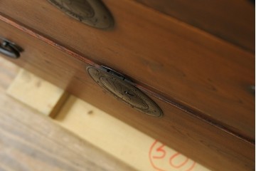 和製アンティーク　前面欅(ケヤキ)材　珍しい五丁引きの仙台箪笥　(R-076630)