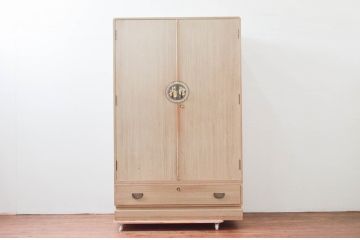 中古　伝統工芸士　中沢和夫作　意匠を凝らした金具が目を引く引き出し1杯付き加茂総桐箪笥ワードローブ(並厚、四方丸、総桐たんす、衣装箪笥、洋服タンス、収納棚、戸棚、バラ売り可能)(R-076638)