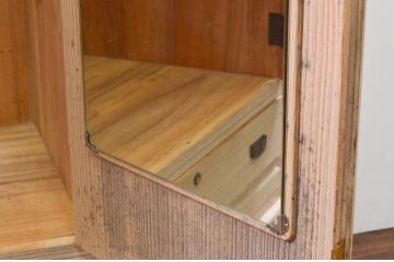 中古　伝統工芸士　中沢和夫作　意匠を凝らした金具が目を引く引き出し1杯付き加茂総桐箪笥ワードローブ(並厚、四方丸、総桐たんす、衣装箪笥、洋服タンス、収納棚、戸棚、バラ売り可能)(R-076638)
