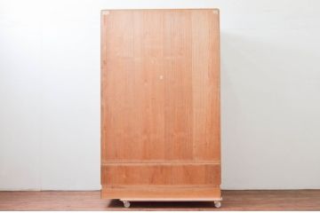 中古　伝統工芸士　中沢和夫作　意匠を凝らした金具が目を引く引き出し1杯付き加茂総桐箪笥ワードローブ(並厚、四方丸、総桐たんす、衣装箪笥、洋服タンス、収納棚、戸棚、バラ売り可能)(R-076638)