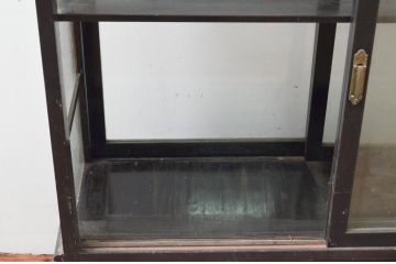 和製アンティーク　両面引き戸　タバコ屋　昔懐かしい雰囲気漂うガラスケース(たばこ、煙草、Gケース、ショーケース、飾り棚、陳列棚、店舗什器)(R-076641)