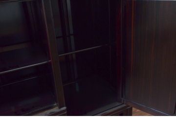 和製ビンテージ　未使用　展示品　黒檀(黒タン、コクタン、唐木)材　艶のある落ち着いた木の色味と重厚な佇まいが魅力的なサイドボード(収納棚、戸棚、飾り棚、サイドキャビネット、ヴィンテージ)(R-076644)
