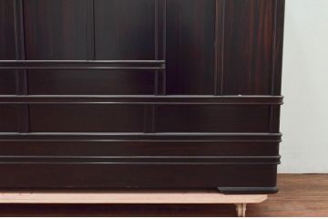 和製ビンテージ　未使用　展示品　黒檀(黒タン、コクタン、唐木)材　艶のある落ち着いた木の色味と重厚な佇まいが魅力的なサイドボード(収納棚、戸棚、飾り棚、サイドキャビネット、ヴィンテージ)(R-076644)