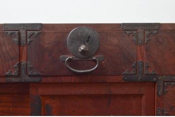 和製アンティーク　前面欅(ケヤキ)材　上杢　時代の流れを感じる佇まいが趣深い会津帳場箪笥(時代箪笥、和タンス、収納たんす、整理箪笥、引き出し)(R-076646)