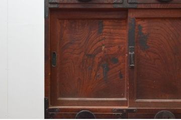 和製アンティーク　前面欅(ケヤキ)材　上杢　時代の流れを感じる佇まいが趣深い会津帳場箪笥(時代箪笥、和タンス、収納たんす、整理箪笥、引き出し)(R-076646)