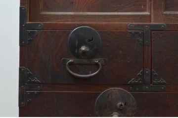 和製アンティーク　前面欅(ケヤキ)材　上杢　時代の流れを感じる佇まいが趣深い会津帳場箪笥(時代箪笥、和タンス、収納たんす、整理箪笥、引き出し)(R-076646)