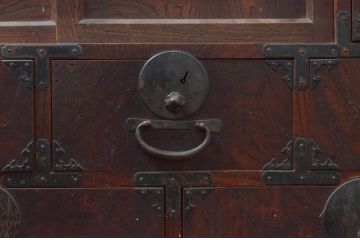 和製アンティーク　前面欅(ケヤキ)材　上杢　時代の流れを感じる佇まいが趣深い会津帳場箪笥(時代箪笥、和タンス、収納たんす、整理箪笥、引き出し)(R-076646)