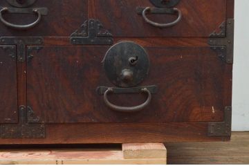 和製アンティーク　前面欅(ケヤキ)材　上杢　時代の流れを感じる佇まいが趣深い会津帳場箪笥(時代箪笥、和タンス、収納たんす、整理箪笥、引き出し)(R-076646)