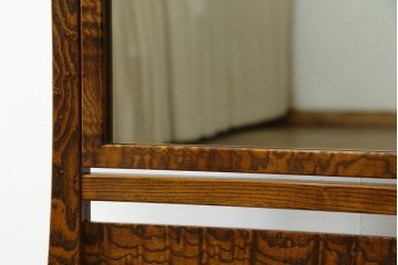 和製アンティーク　指物工芸家具　透かし彫り入り　タモ材の力強い杢目が目を惹く姿見　(R-076651)