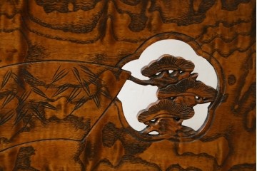 和製アンティーク　指物工芸家具　透かし彫り入り　タモ材の力強い杢目が目を惹く姿見　(R-076651)