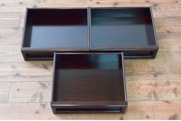 和製ビンテージ　未使用　展示品　シャム柿　艶のある深い木の色味が魅力的な飾り棚(違い棚、茶棚、戸棚、収納棚、ヴィンテージ)(R-076652)