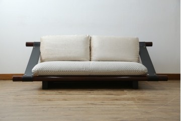 中古　大塚家具購入　モリシゲ(MORISHIGE/森繁)　ユニークなデザインが空間のアクセントになる2人掛けソファ　(R-076655)