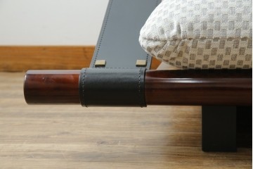 中古　大塚家具購入　モリシゲ(MORISHIGE/森繁)　ユニークなデザインが空間のアクセントになる2人掛けソファ　(R-076655)