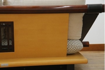 中古　大塚家具購入　モリシゲ(MORISHIGE/森繁)　ユニークなデザインが空間のアクセントになる2人掛けソファ　(R-076655)