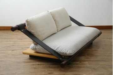 中古　大塚家具購入　モリシゲ(MORISHIGE/森繁)　ユニークなデザインが空間のアクセントになる2人掛けソファ　(R-076655)