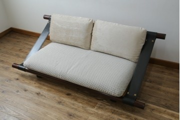 中古　大塚家具購入　モリシゲ(MORISHIGE/森繁)　ユニークなデザインが空間のアクセントになる2人掛けソファ　(R-076655)