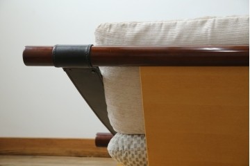 中古　大塚家具購入　モリシゲ(MORISHIGE/森繁)　ユニークなデザインが空間のアクセントになる2人掛けソファ　(R-076655)