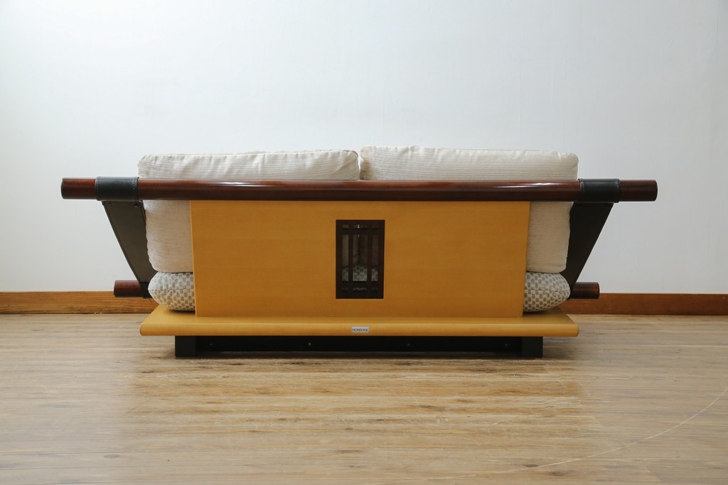 中古　大塚家具購入　モリシゲ(MORISHIGE/森繁)　ユニークなデザインが空間のアクセントになる2人掛けソファ　(R-076655)