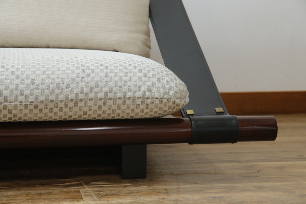 中古　大塚家具購入　モリシゲ(MORISHIGE/森繁)　ユニークなデザインが空間のアクセントになる2人掛けソファ　(R-076655)