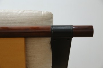 中古　大塚家具購入　モリシゲ(MORISHIGE/森繁)　ユニークなデザインが空間のアクセントになる2人掛けソファ　(R-076655)