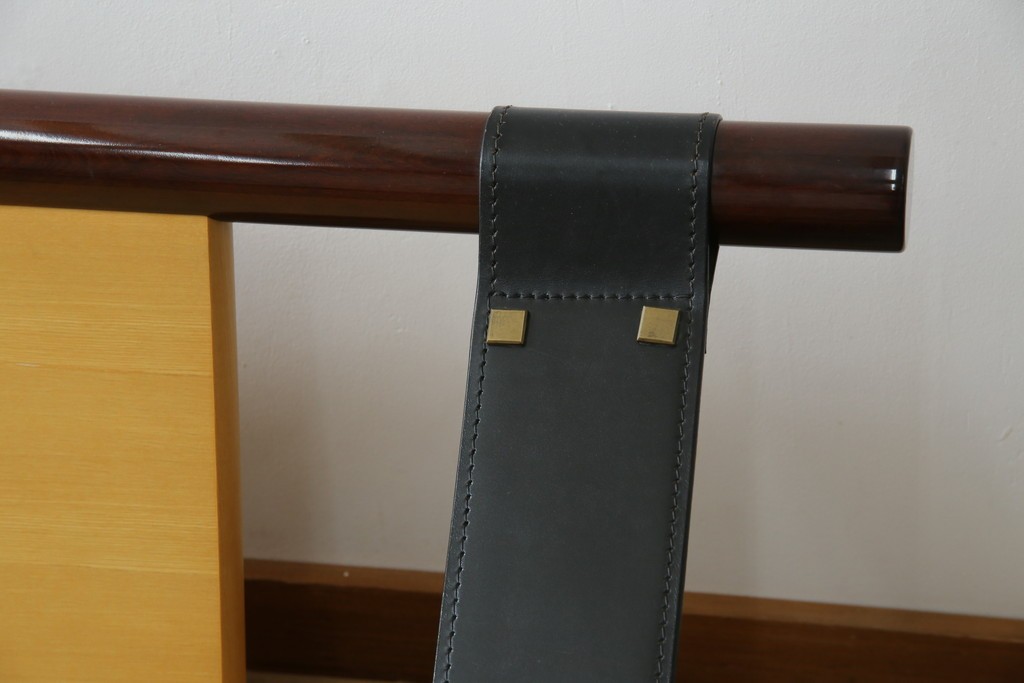 中古　大塚家具購入　モリシゲ(MORISHIGE/森繁)　ユニークなデザインが空間のアクセントになる2人掛けソファ　(R-076655)