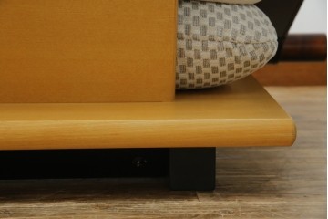 中古　大塚家具購入　モリシゲ(MORISHIGE/森繁)　ユニークなデザインが空間のアクセントになる2人掛けソファ　(R-076655)