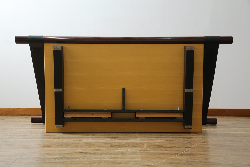 中古　大塚家具購入　モリシゲ(MORISHIGE/森繁)　ユニークなデザインが空間のアクセントになる2人掛けソファ　(R-076655)