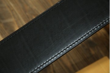 中古　大塚家具購入　モリシゲ(MORISHIGE/森繁)　ユニークなデザインが空間のアクセントになる2人掛けソファ　(R-076655)