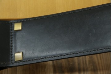 中古　大塚家具購入　モリシゲ(MORISHIGE/森繁)　ユニークなデザインが空間のアクセントになる2人掛けソファ　(R-076655)