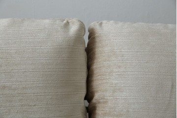 中古　大塚家具購入　モリシゲ(MORISHIGE/森繁)　ユニークなデザインが空間のアクセントになる2人掛けソファ　(R-076655)