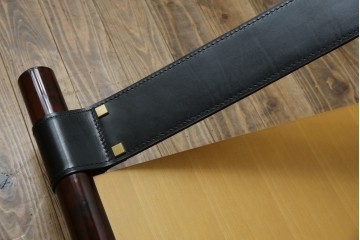 中古　大塚家具購入　モリシゲ(MORISHIGE/森繁)　ユニークなデザインが空間のアクセントになる2人掛けソファ　(R-076655)