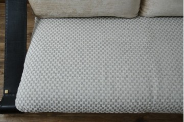 中古　大塚家具購入　モリシゲ(MORISHIGE/森繁)　ユニークなデザインが空間のアクセントになる2人掛けソファ　(R-076655)