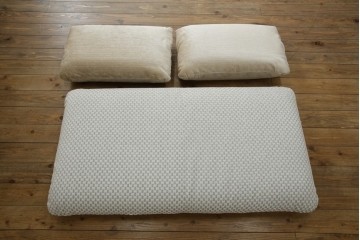 中古　大塚家具購入　モリシゲ(MORISHIGE/森繁)　ユニークなデザインが空間のアクセントになる2人掛けソファ　(R-076655)