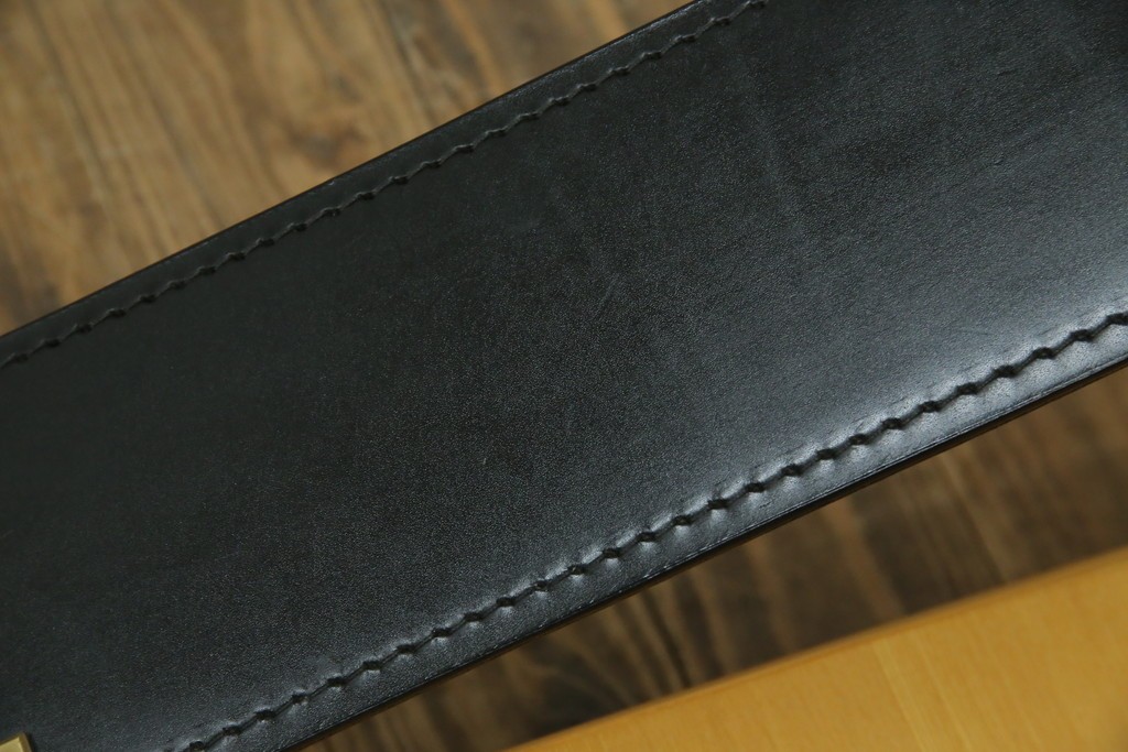 中古　大塚家具購入　モリシゲ(MORISHIGE/森繁)　ユニークなデザインが空間のアクセントになる2人掛けソファ　(R-076655)