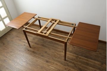 デンマークビンテージ　チーク材　シンプルなデザインが取り入れやすいダイニングテーブル(エクステンションテーブル、ドローリーフテーブル、食卓、2人掛け、4人掛け、6人掛け、北欧、ヴィンテージ)(R-076656)