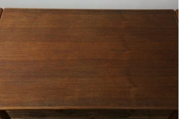 デンマークビンテージ　チーク材　シンプルなデザインが取り入れやすいダイニングテーブル(エクステンションテーブル、ドローリーフテーブル、食卓、2人掛け、4人掛け、6人掛け、北欧、ヴィンテージ)(R-076656)