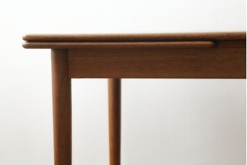 デンマークビンテージ　チーク材　シンプルなデザインが取り入れやすいダイニングテーブル(エクステンションテーブル、ドローリーフテーブル、食卓、2人掛け、4人掛け、6人掛け、北欧、ヴィンテージ)(R-076656)