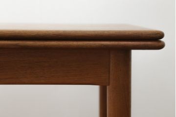 デンマークビンテージ　チーク材　シンプルなデザインが取り入れやすいダイニングテーブル(エクステンションテーブル、ドローリーフテーブル、食卓、2人掛け、4人掛け、6人掛け、北欧、ヴィンテージ)(R-076656)