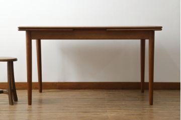 デンマークビンテージ　チーク材　シンプルなデザインが取り入れやすいダイニングテーブル(エクステンションテーブル、ドローリーフテーブル、食卓、2人掛け、4人掛け、6人掛け、北欧、ヴィンテージ)(R-076656)